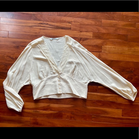 Zara cream coloured slightly cropped blouse, sz large, NWOT - Picture 2 of 3